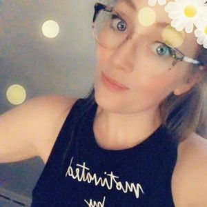 Meet your Posher, Elizabeth